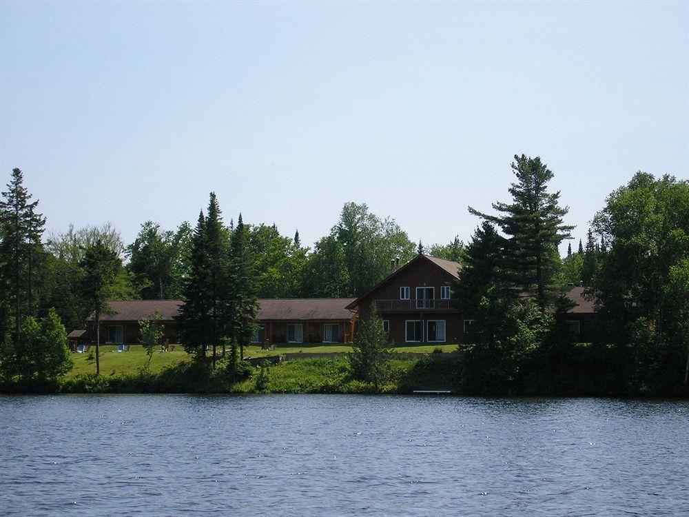 Motel Ours Bleu Lac-Saguay Dış mekan fotoğraf