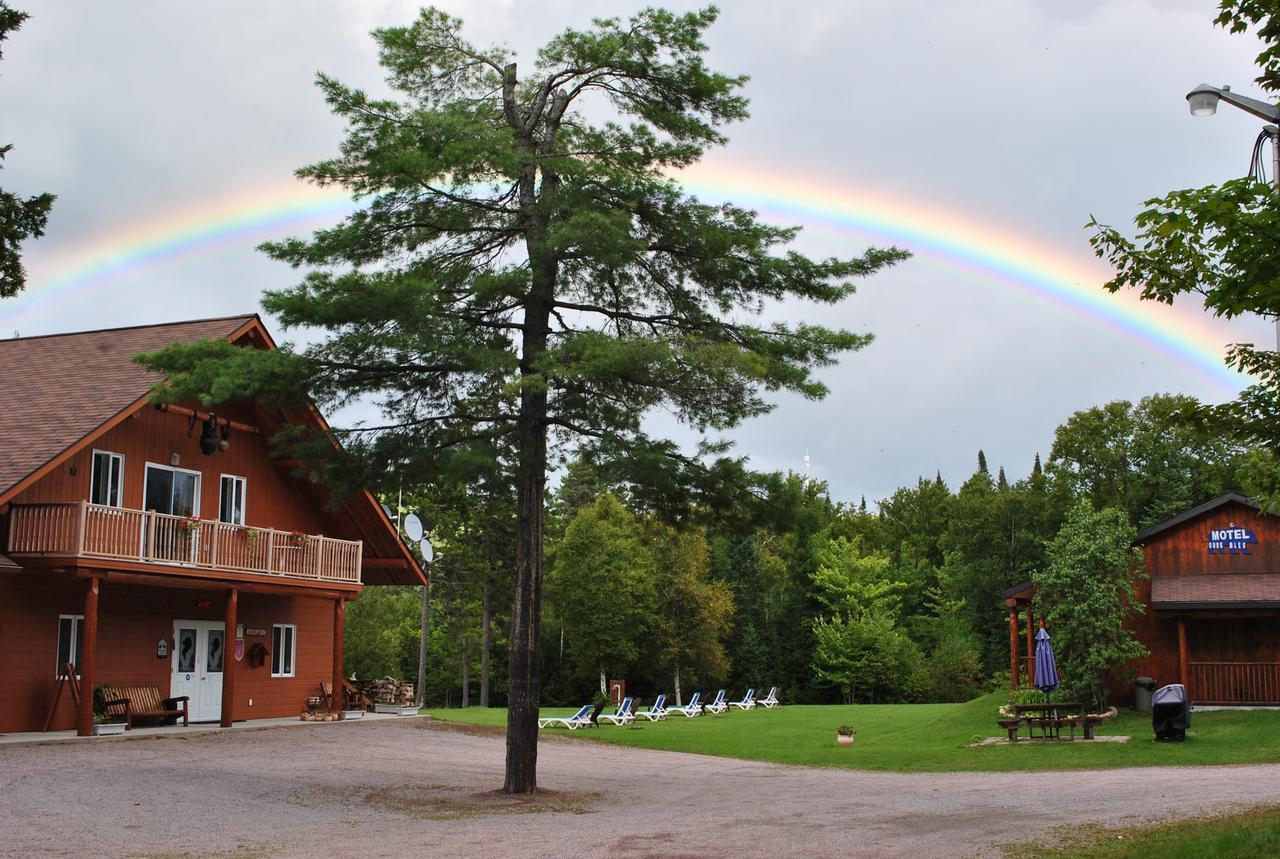 Motel Ours Bleu Lac-Saguay Dış mekan fotoğraf