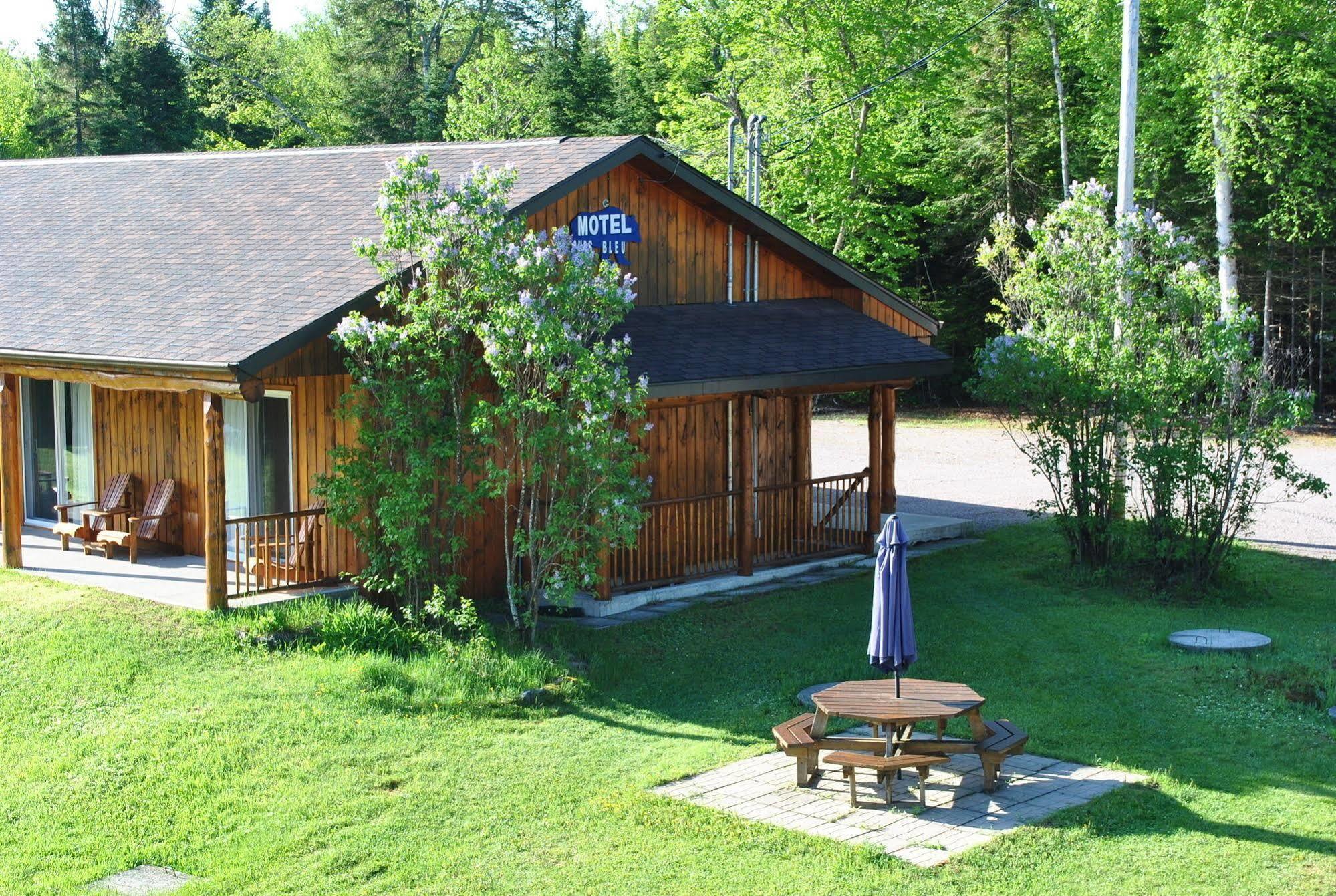 Motel Ours Bleu Lac-Saguay Dış mekan fotoğraf