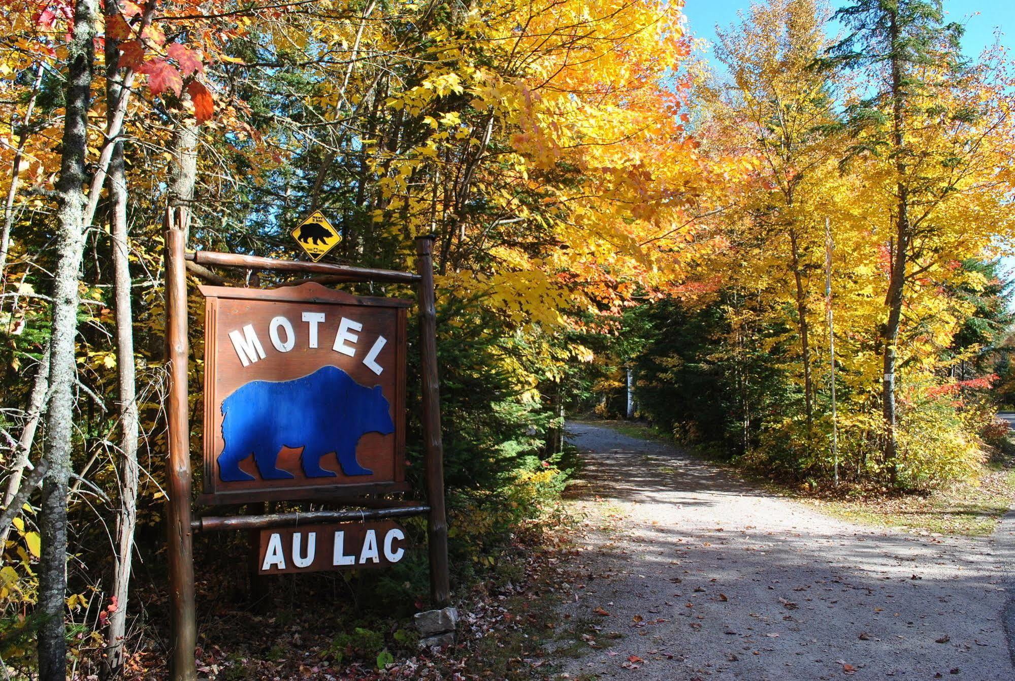 Motel Ours Bleu Lac-Saguay Dış mekan fotoğraf