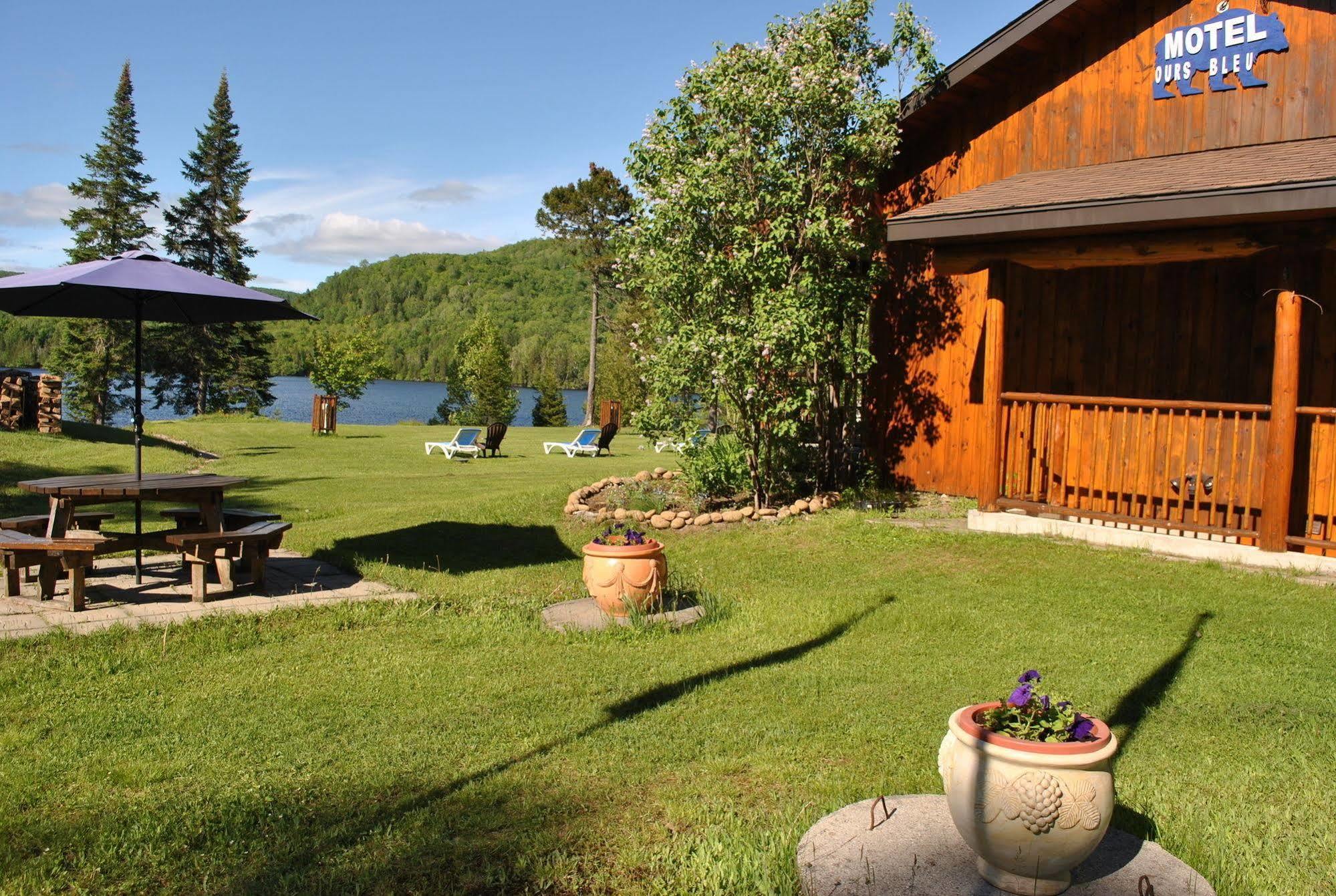 Motel Ours Bleu Lac-Saguay Dış mekan fotoğraf