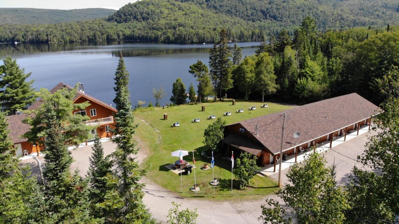 Motel Ours Bleu Lac-Saguay Dış mekan fotoğraf