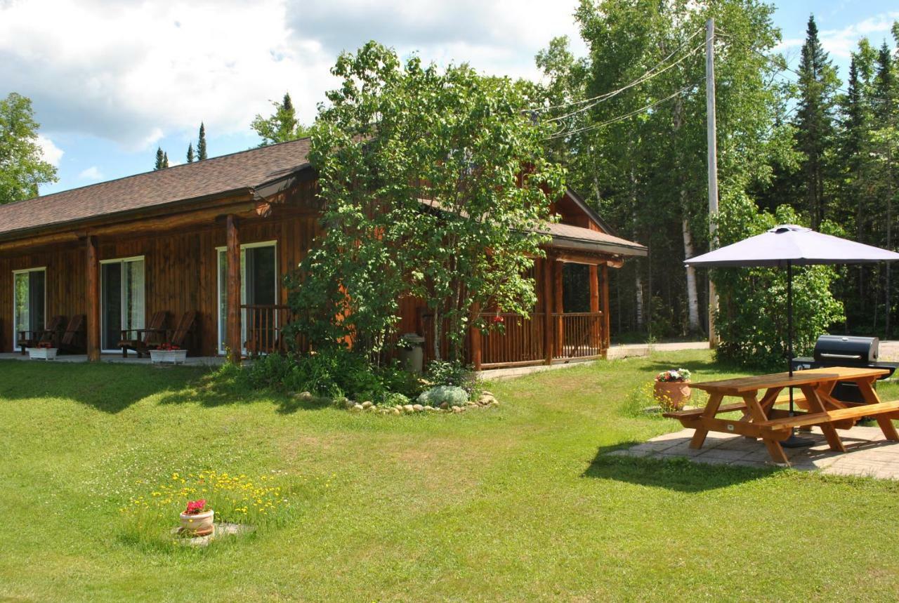 Motel Ours Bleu Lac-Saguay Dış mekan fotoğraf