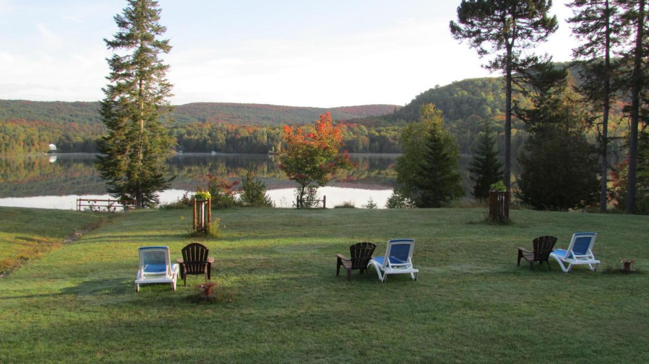 Motel Ours Bleu Lac-Saguay Dış mekan fotoğraf