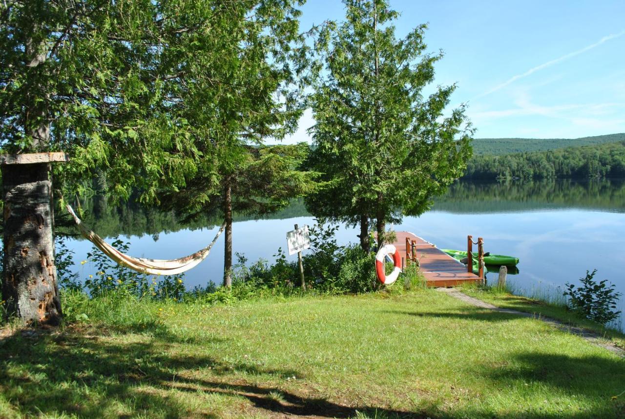 Motel Ours Bleu Lac-Saguay Dış mekan fotoğraf